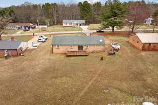 1406 Meandering Ln, Lincolnton, NC 28092 - Photo 3