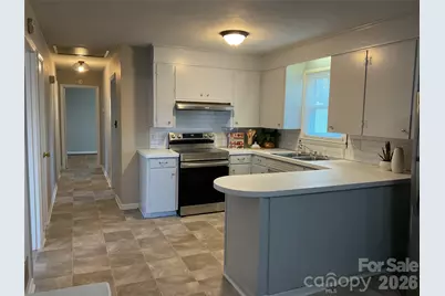 2132 14th Avenue Drive NE, Hickory, NC 28601 - Photo 3