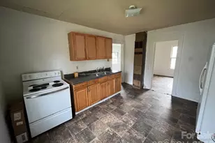 1021 Old Charlotte Rd, Statesville, NC 28677 - Photo 9