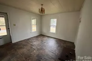 1021 Old Charlotte Rd, Statesville, NC 28677 - Photo 11