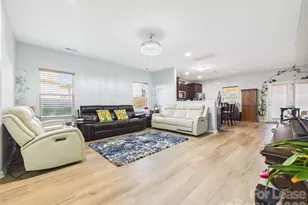 4111 Stockbrook Dr, Charlotte, NC 28215 - Photo 7