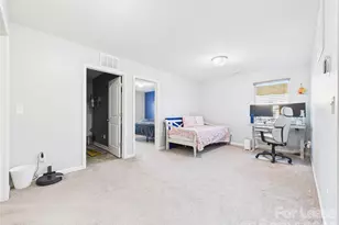 4111 Stockbrook Dr, Charlotte, NC 28215 - Photo 11