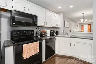 5927 Prescott Ct, Charlotte, NC 28269 - Photo 13