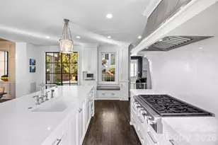 1438 Queens Rd W, Charlotte, NC 28207 - Photo 15