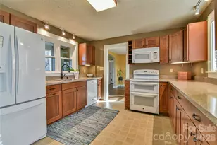 37 Buchanan Pl, Asheville, NC 28801 - Photo 9