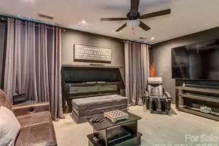 4522 Brownes Ferry Rd, Charlotte, NC 28269 - Photo 23