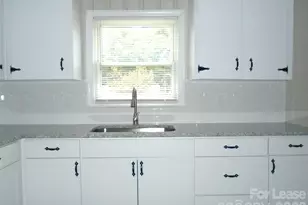 1500 Woodhill Ln, Charlotte, NC 28205 - Photo 3