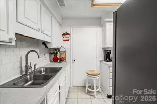 6123 Honeysuckle Ln, Charlotte, NC 28212 - Photo 13