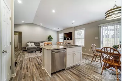 5519 Waverly Lynn Lane, Charlotte, NC 28269 - Photo 13