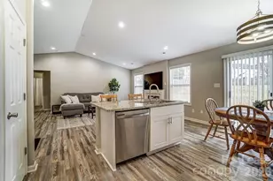 5519 Waverly Lynn Ln, Charlotte, NC 28269 - Photo 13