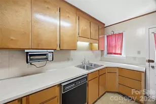 1654 Winthrop Ave, Lancaster, SC 29720 - Photo 13