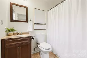 817 E 17th St, Charlotte, NC 28205 - Photo 9