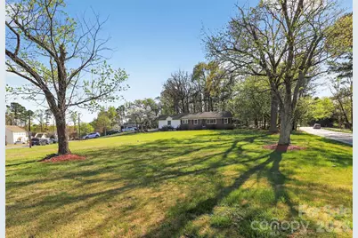 5525 Alpine Lane, Charlotte, NC 28269 - Photo 19