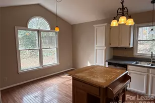 1908 Thurmond Pl, Charlotte, NC 28205 - Photo 3