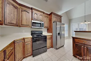 2562 Firethorn Ct, Gastonia, NC 28056 - Photo 9