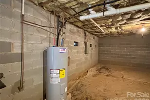 160 Whispering Pines Dr, Marion, NC 28752 - Photo 33