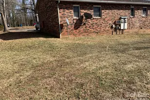 1006 3rd St SE, Hickory, NC 28602 - Photo 9