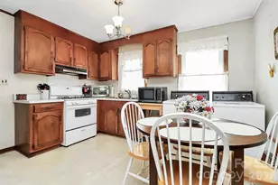 326 N Alexander St, Mount Holly, NC 28120 - Photo 5