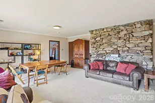 404 W Browning Rd, Hendersonville, NC 28791 - Photo 23