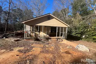 527 Moore St, Wadesboro, NC 28170 - Photo 1