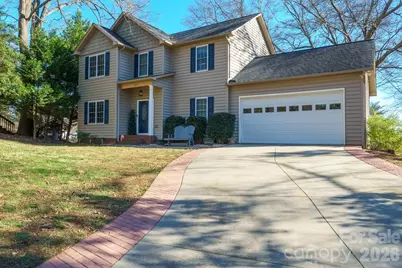 1107 16th Avenue Place NW, Hickory, NC 28601 - Photo 3