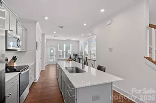 4012 Capital Rdg Ct, Charlotte, NC 28205 - Photo 9