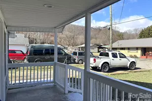 29 5th St, Waynesville, NC 28786 - Photo 3