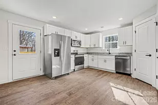 104 10th Ave SE, Hickory, NC 28602 - Photo 9