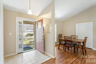 2625 Middleton Cir, Hendersonville, NC 28791 - Photo 9