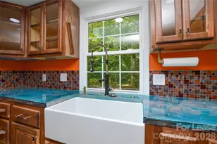 5821 Hornet Dr, Charlotte, NC 28216 - Photo 13