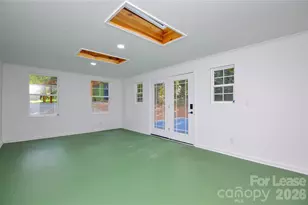 5821 Hornet Dr, Charlotte, NC 28216 - Photo 25