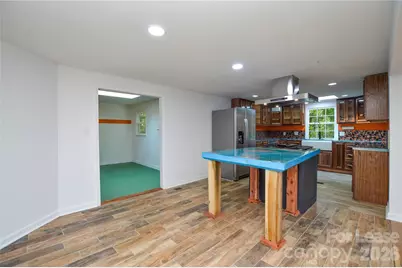 5821 Hornet Drive, Charlotte, NC 28216 - Photo 9