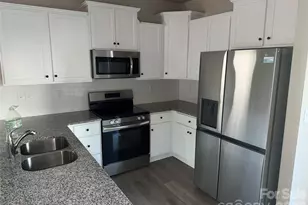 4112 Stoneygreen Ln, Charlotte, NC 28215 - Photo 7