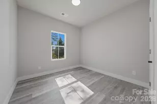 1225 39th St Cir SW, Hickory, NC 28602 - Photo 15