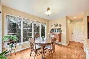 27 Cedar Summit Rd, Asheville, NC 28803 - Photo 9