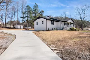 135 Old Gregory Ln, Lancaster, SC 29720 - Photo 5