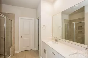 4015 Honey Locust Dr, Charlotte, NC 28215 - Photo 9