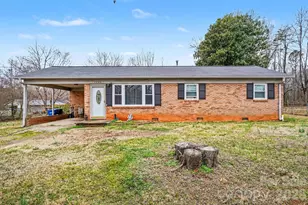 1725 26th St NE, Hickory, NC 28601 - Photo 1