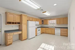 32 Stone House Rd, Hendersonville, NC 28739 - Photo 17