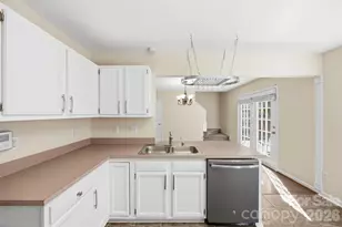 685 Continental Dr, Concord, NC 28025 - Photo 9