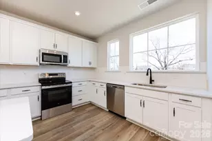 4623 Swan Meadow Ln, Charlotte, NC 28226 - Photo 13