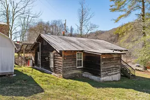 186 Creekmont Dr, Clyde, NC 28721 - Photo 17