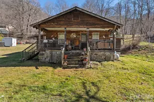 186 Creekmont Dr, Clyde, NC 28721 - Photo 1