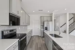 2079 Sunflower Cir, Newton, NC 28658 - Photo 9