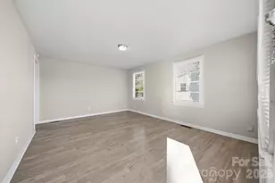 1512 N Deal Ave, Newton, NC 28658 - Photo 5