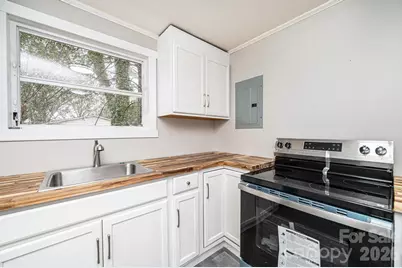 25 N Davis Avenue, Newton, NC 28658 - Photo 9