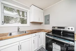 25 N Davis Ave, Newton, NC 28658 - Photo 9