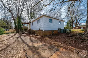 25 N Davis Ave, Newton, NC 28658 - Photo 7