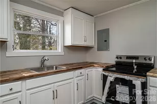 25 N Davis Ave, Newton, NC 28658 - Photo 33