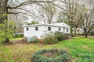 25 N Davis Ave, Newton, NC 28658 - Photo 3